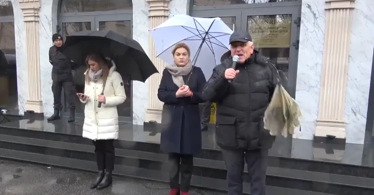 Сторонники партии "Шор" пикетировали здание НАРЭ