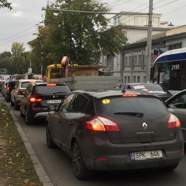 Кишинев встал в километровых пробках