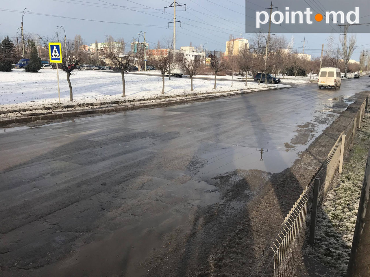Trecere de pietoni bizară în sectorul Ciocana: De la gard până la gazon