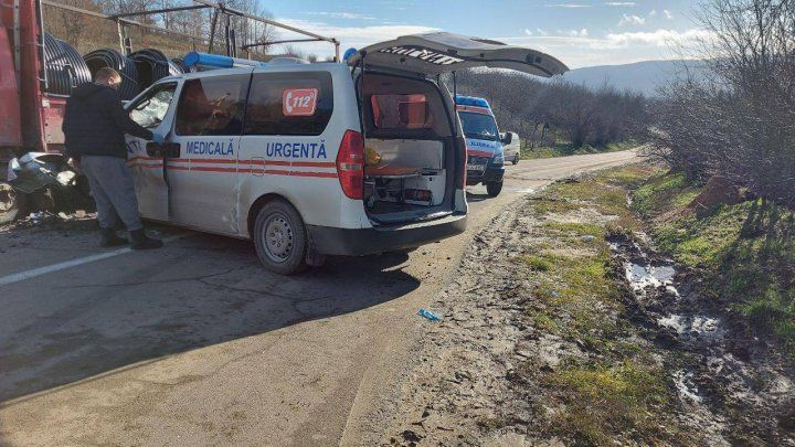 В Каларашском районе машина скорой помощи столкнулась с грузовиком
