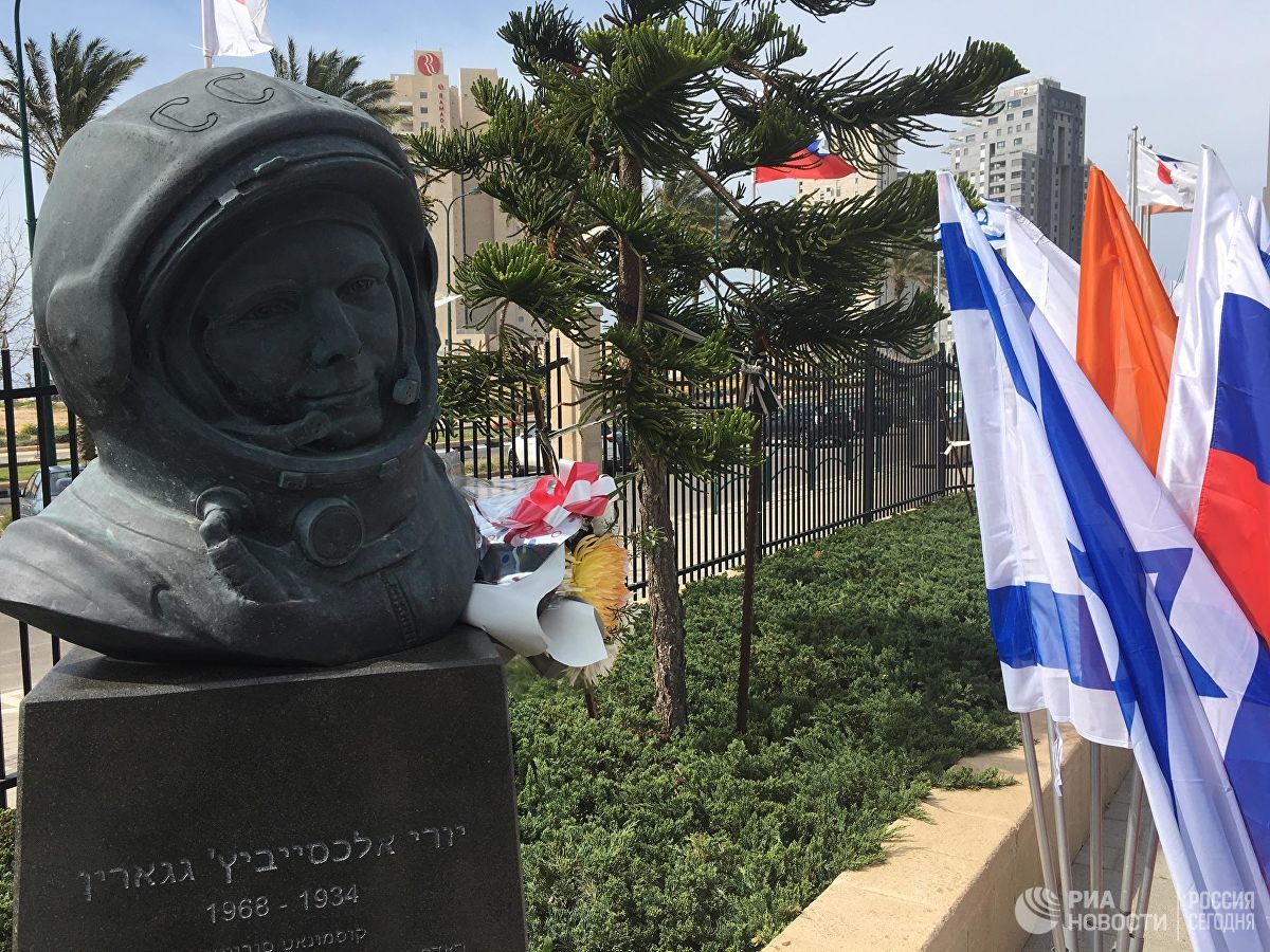 Памятник Гагарину установили в Израиле