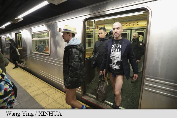 Ziua fără pantaloni. Sute de americani au călătorit în lenjerie intimă