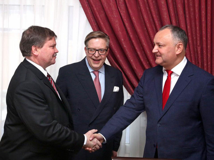 Dodon, invitatul lui Tapiola la Bruxelles