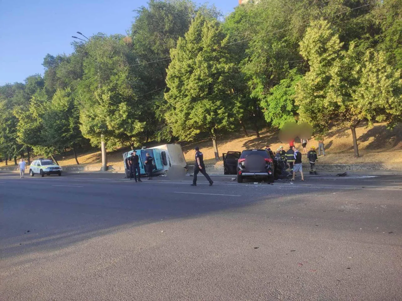 ДТП с пострадавшими на Албишоаре: столкнулись легковушка и грузовик