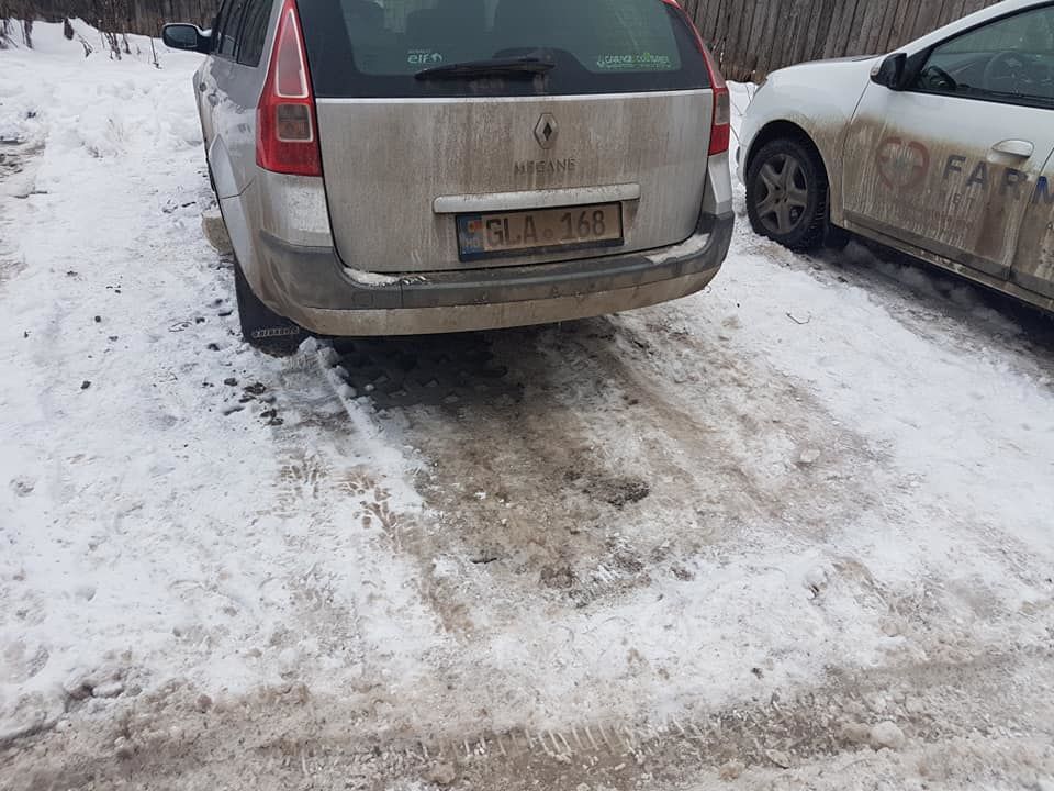 Жительница Кишинева обнаружила свой автомобиль стоящим на кирпичах