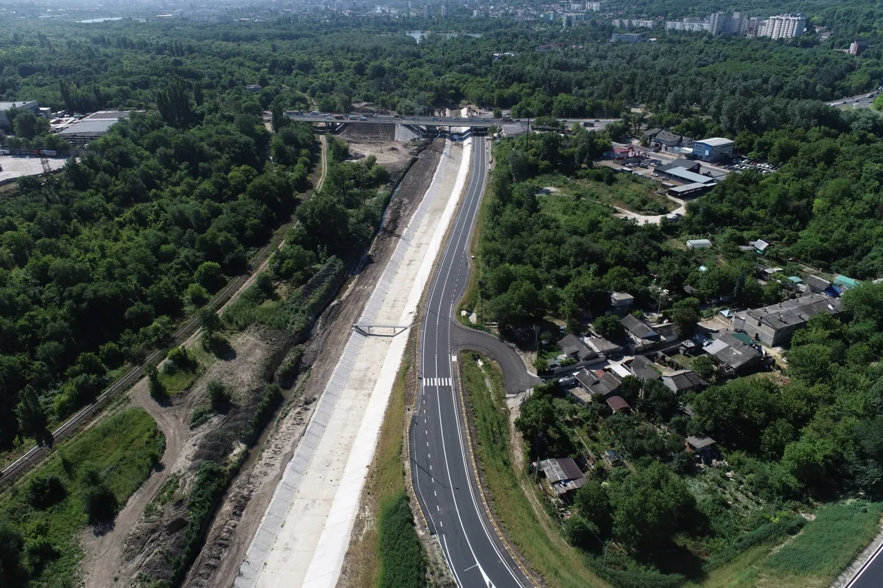 Circulația rutieră pe traseul M1, reluată după reconstrucția podurilor peste râul Bâc