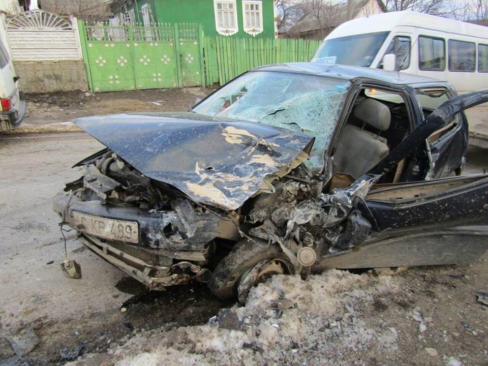 Выезд на встречную полосу стоил водителю жизни