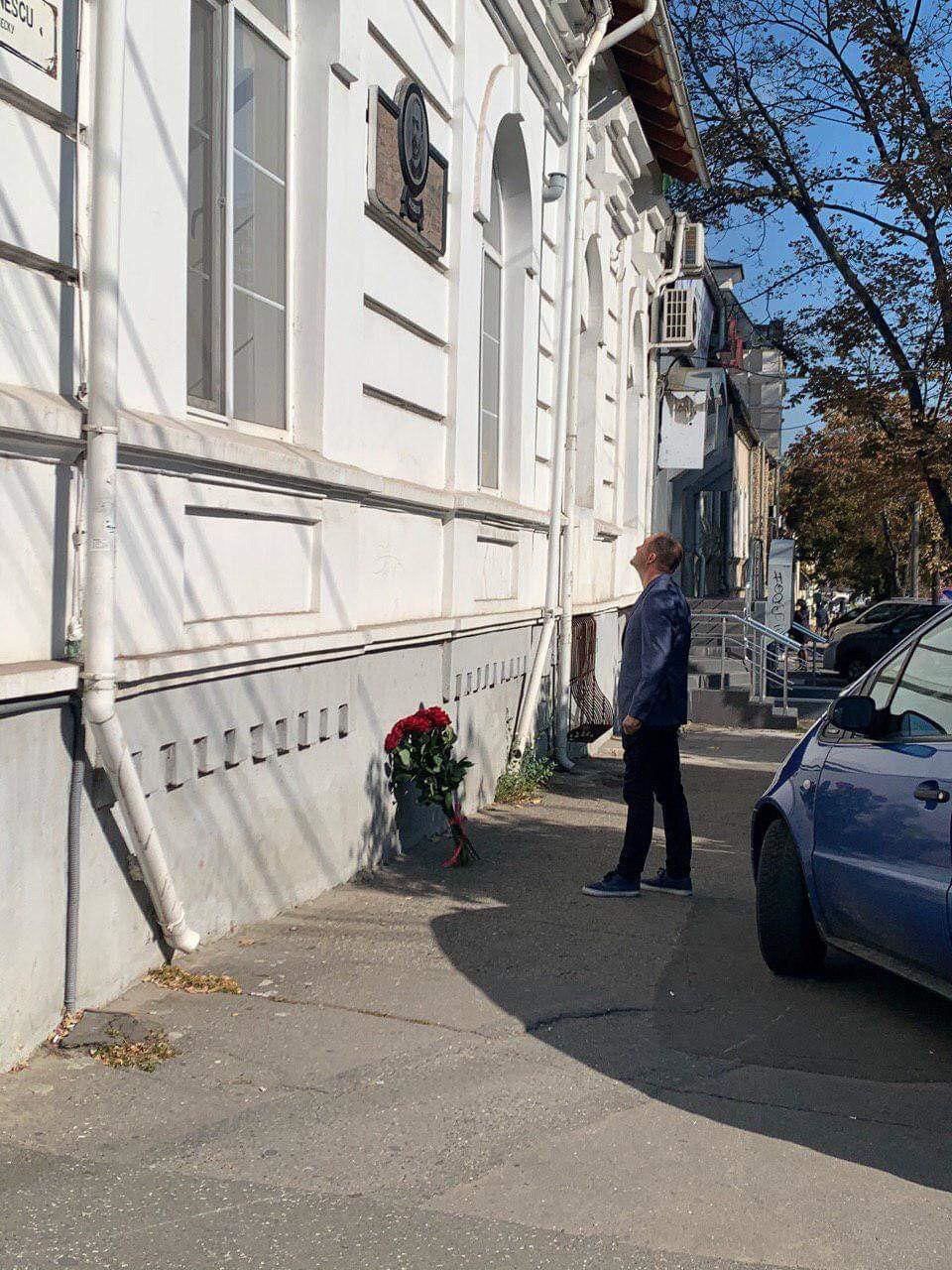 Ион Чебан возложил цветы у дома, где жил Карл Шмидт
