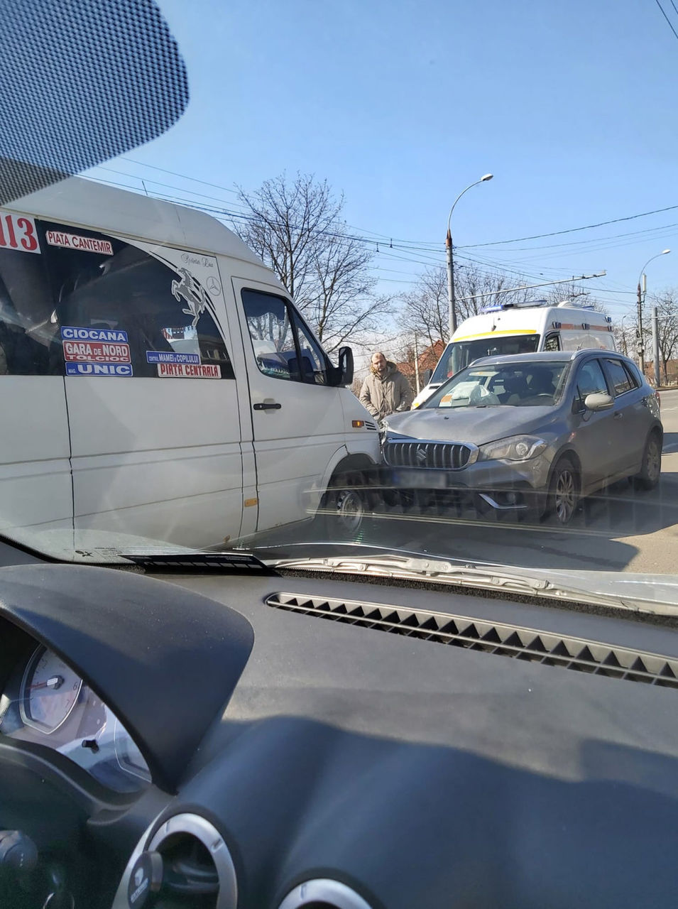 На Телецентре маршрутка столкнулась с автомобилем, который ехал по встречке