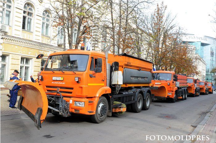Москва подарила Кишиневу пять единиц спецтехники для уборки снега