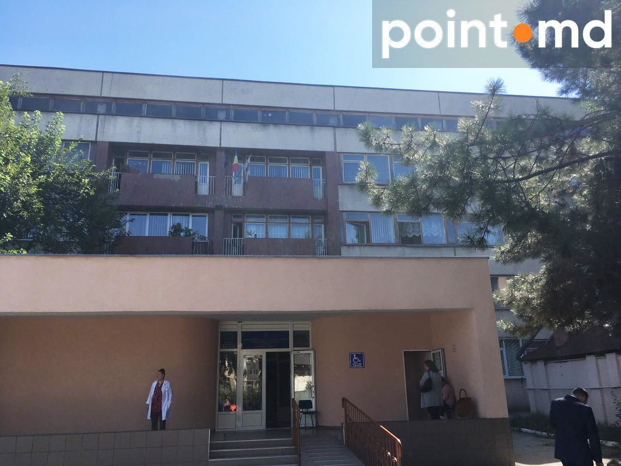 Под окнами поликлиники "дымит" вытяжка столичного ресторана