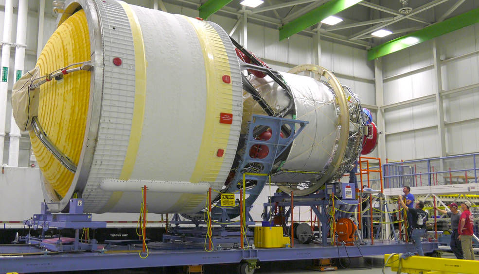 Первая женщина на Луне: NASA отложило испытания ракеты и корабля