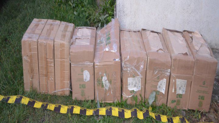 В машине граждан Румынии обнаружили 7 тысяч пачек молдавских сигарет