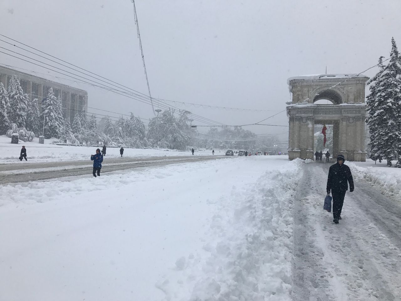 В Кишиневе все улицы стали пешеходными, транспорта почти нет