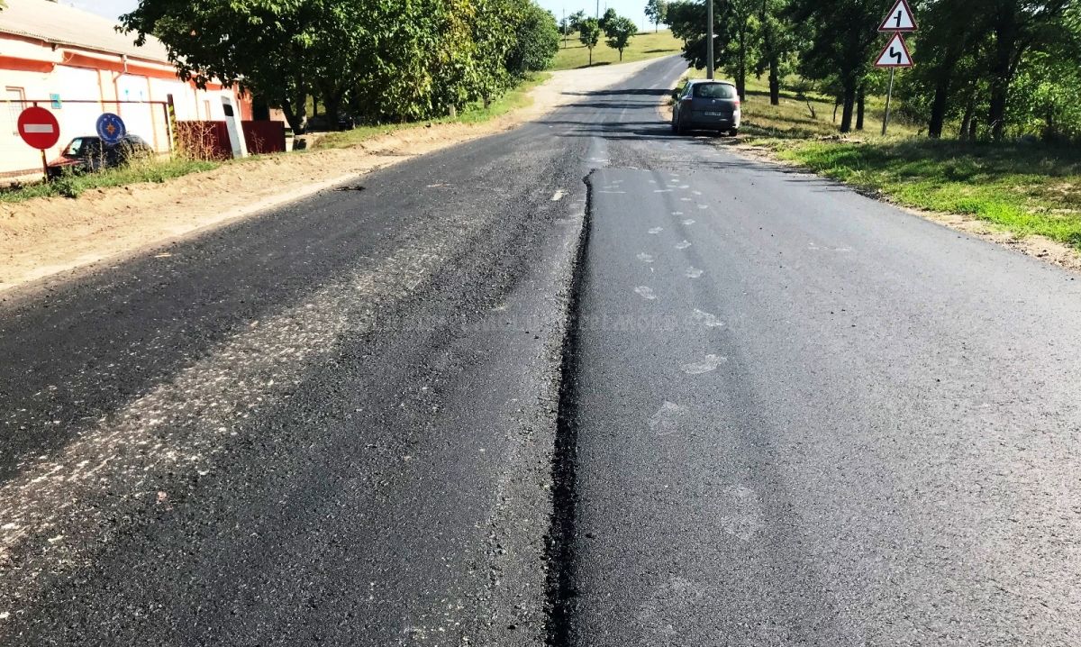 Mold-Street: Программа «Хорошие дороги» страдает из-за нехватки денег, гравия и техники