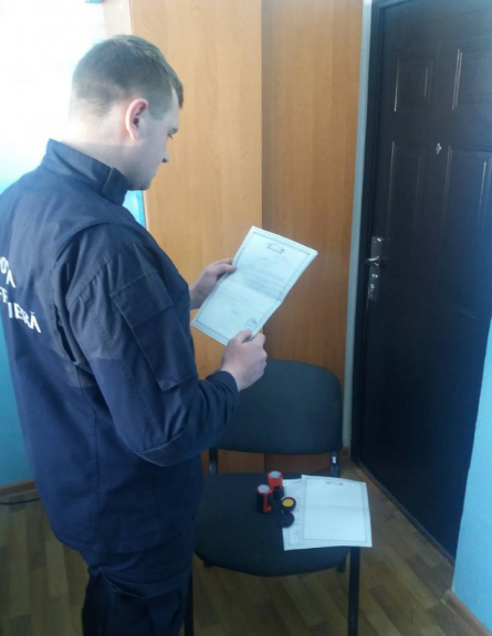 Во время обысков пограничники изъяли 5 фальшивых доверенностей на авто и материалы для их изготовления