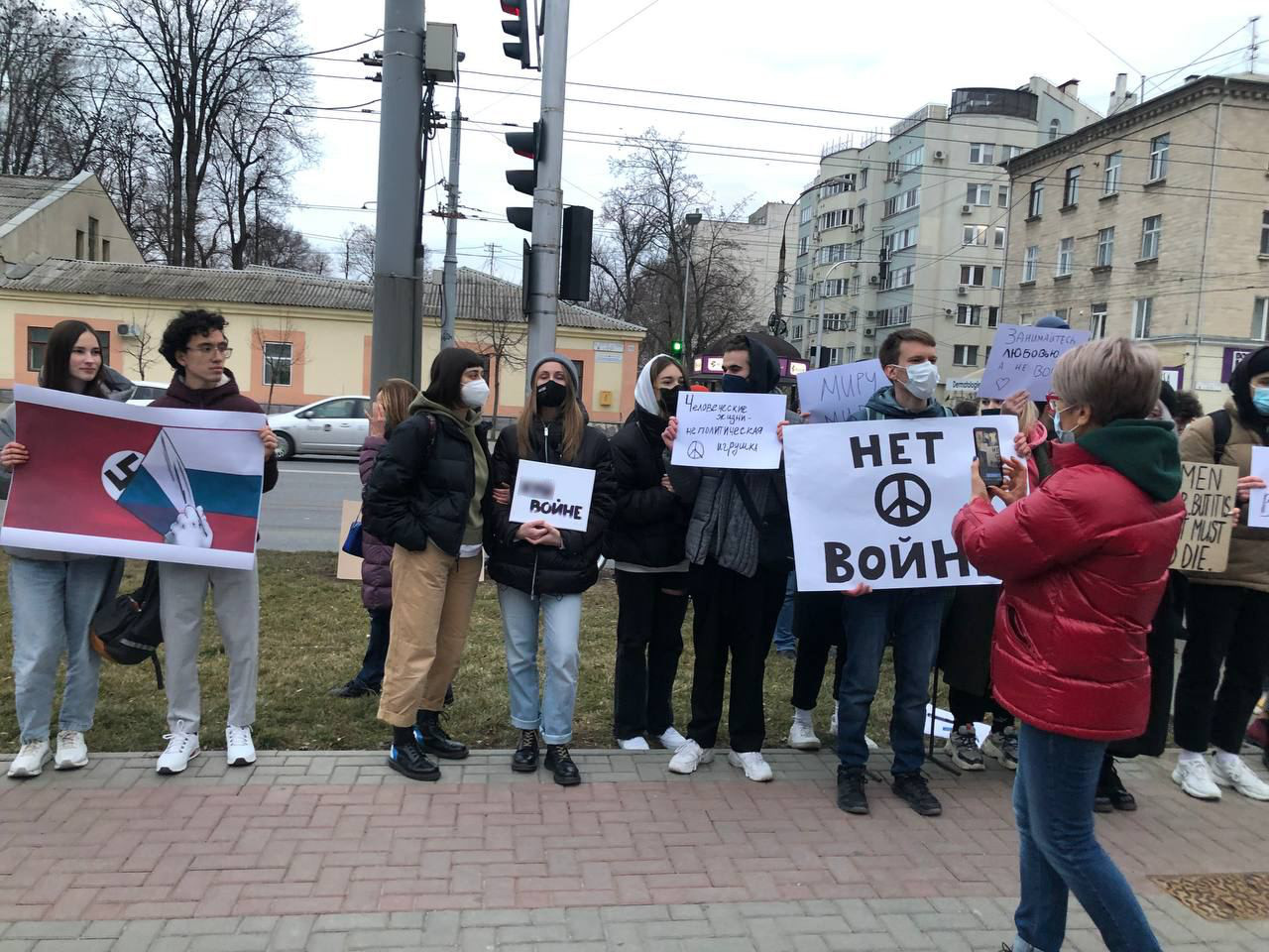 У посольства России в Кишиневе прошел антивоенный митинг
