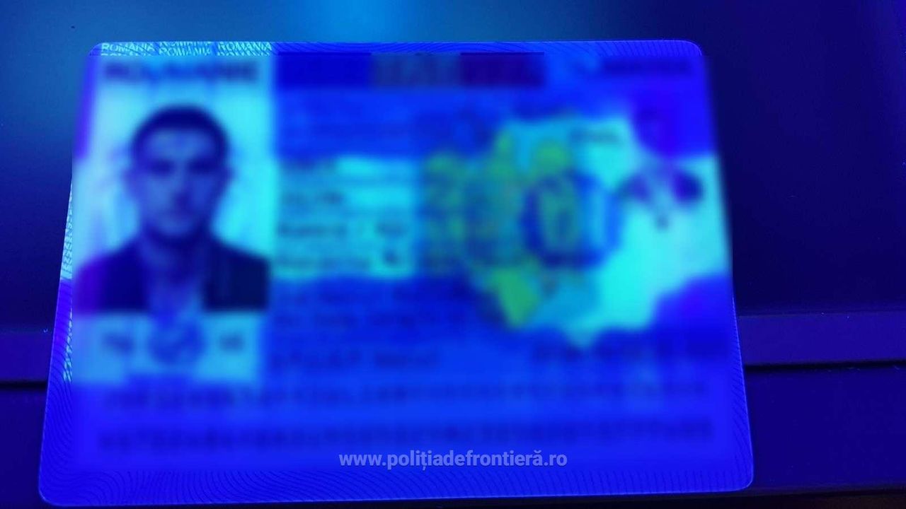 Двое молодых людей пытались пересечь границу по поддельным документам