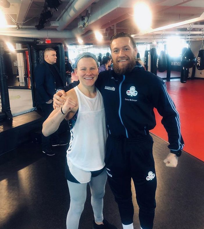 Русская девочка из детского дома стала бойцом UFC