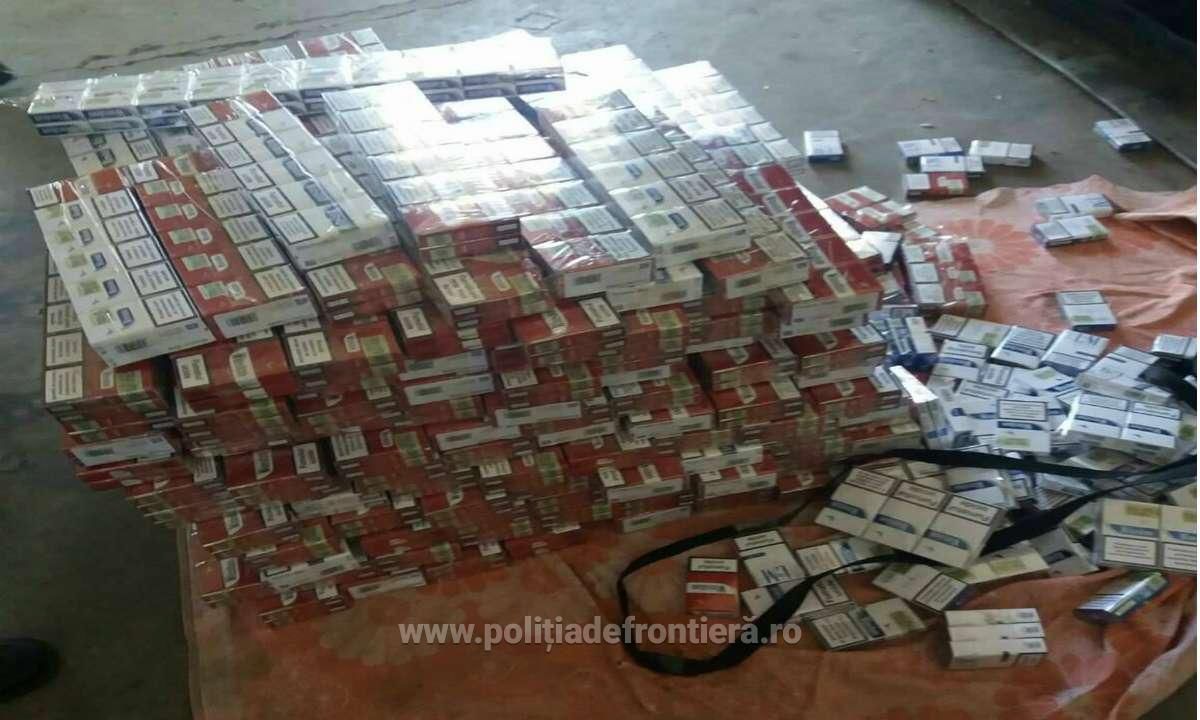 Мужчина пытался вывезти сигареты, спрятав их в крыше автомобиля