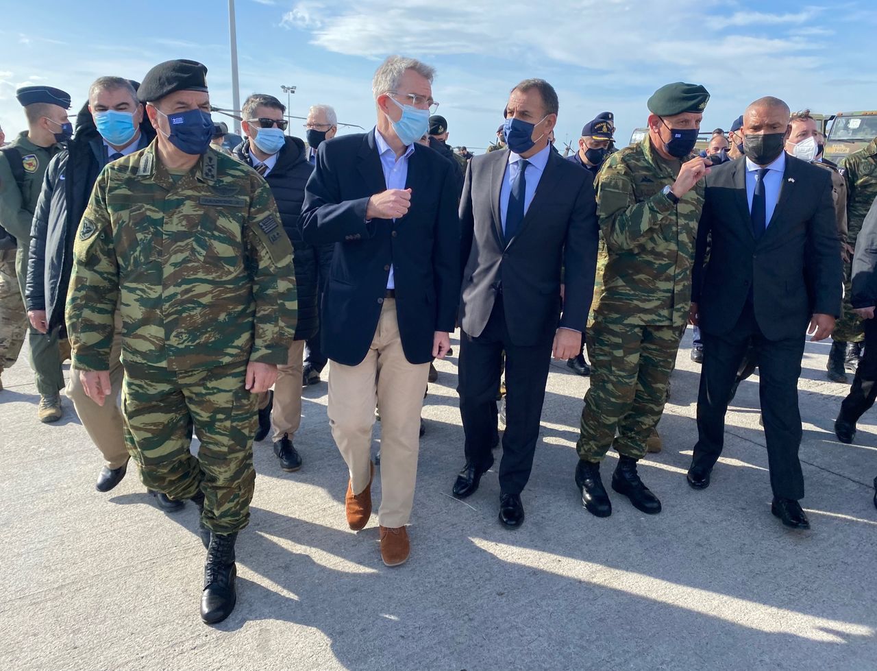 В Кремле обеспокоены переброской техники НАТО через греческий порт