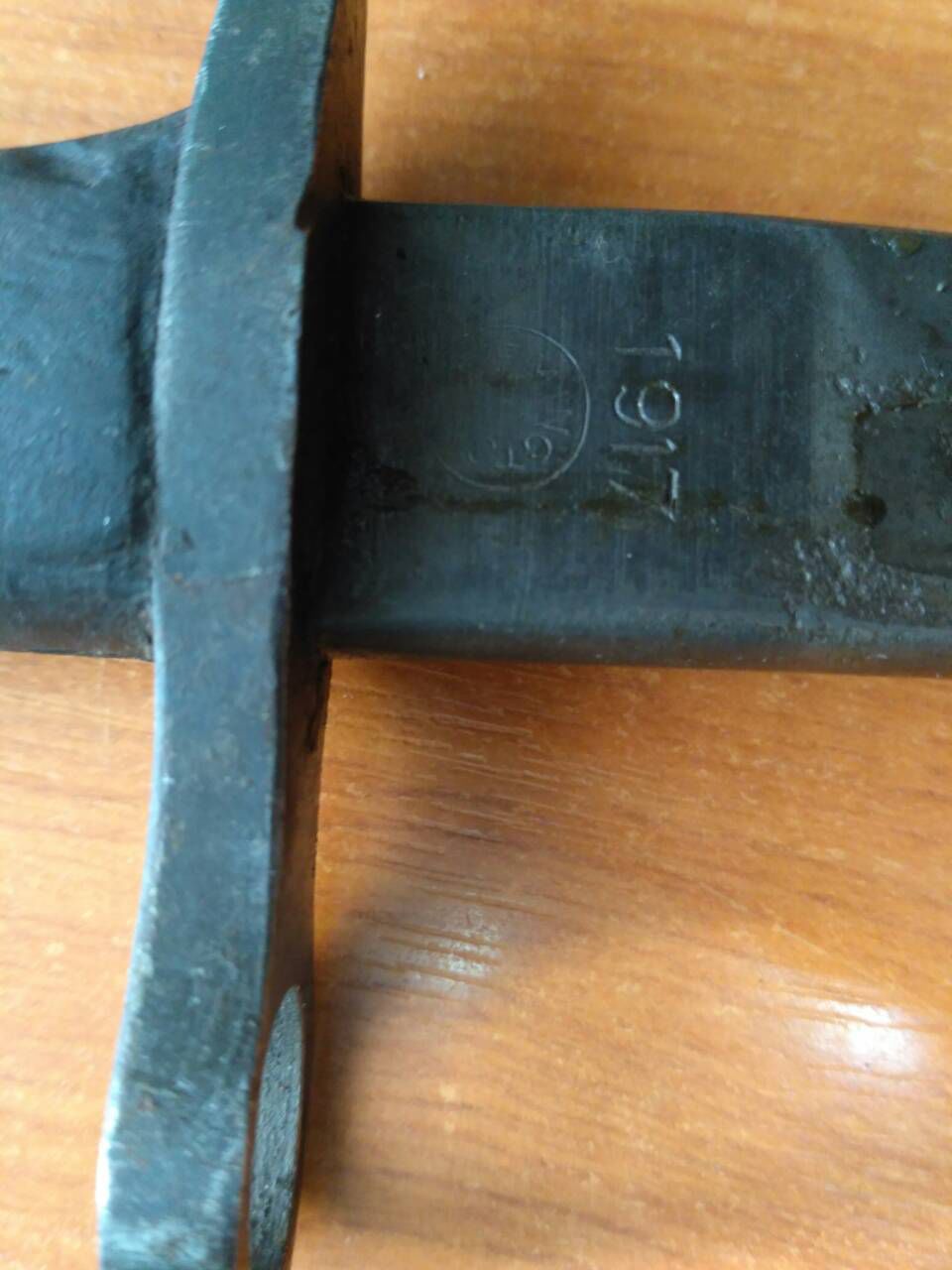 Colete cu surpize la vamă: Mai multe monede și o baionetă