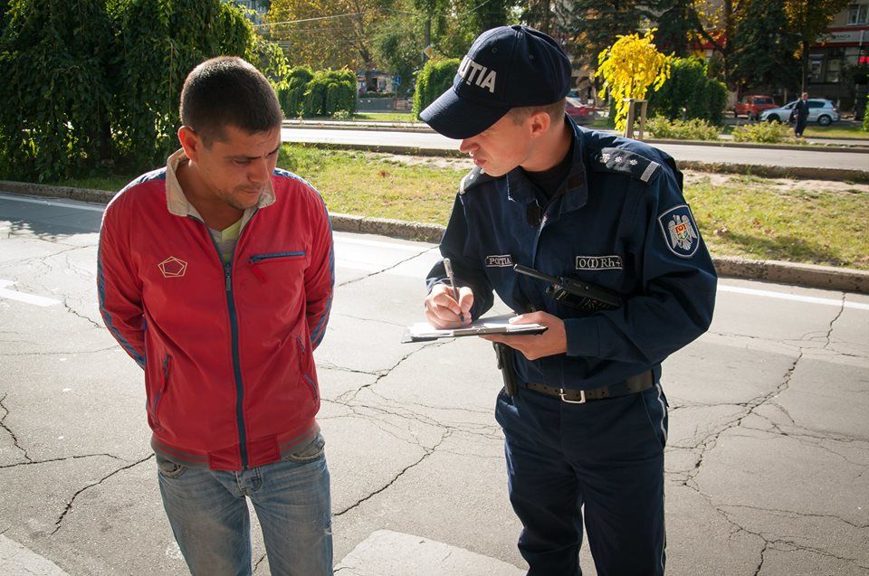 Патрульные инспекторы принялись за пешеходов-нарушителей