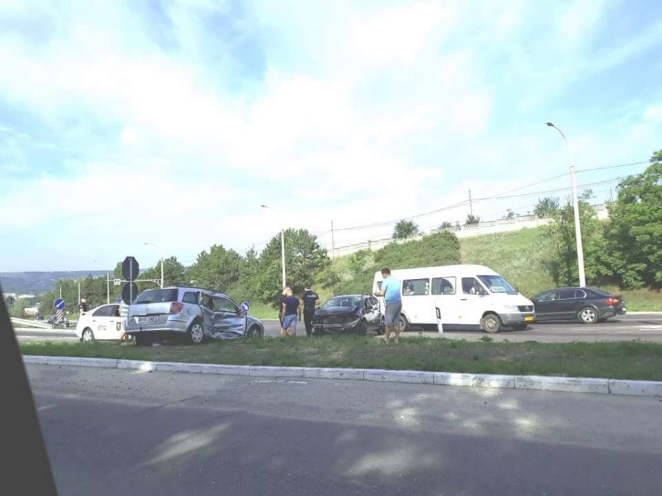 В результате аварии в Яловенах госпитализированы два человека