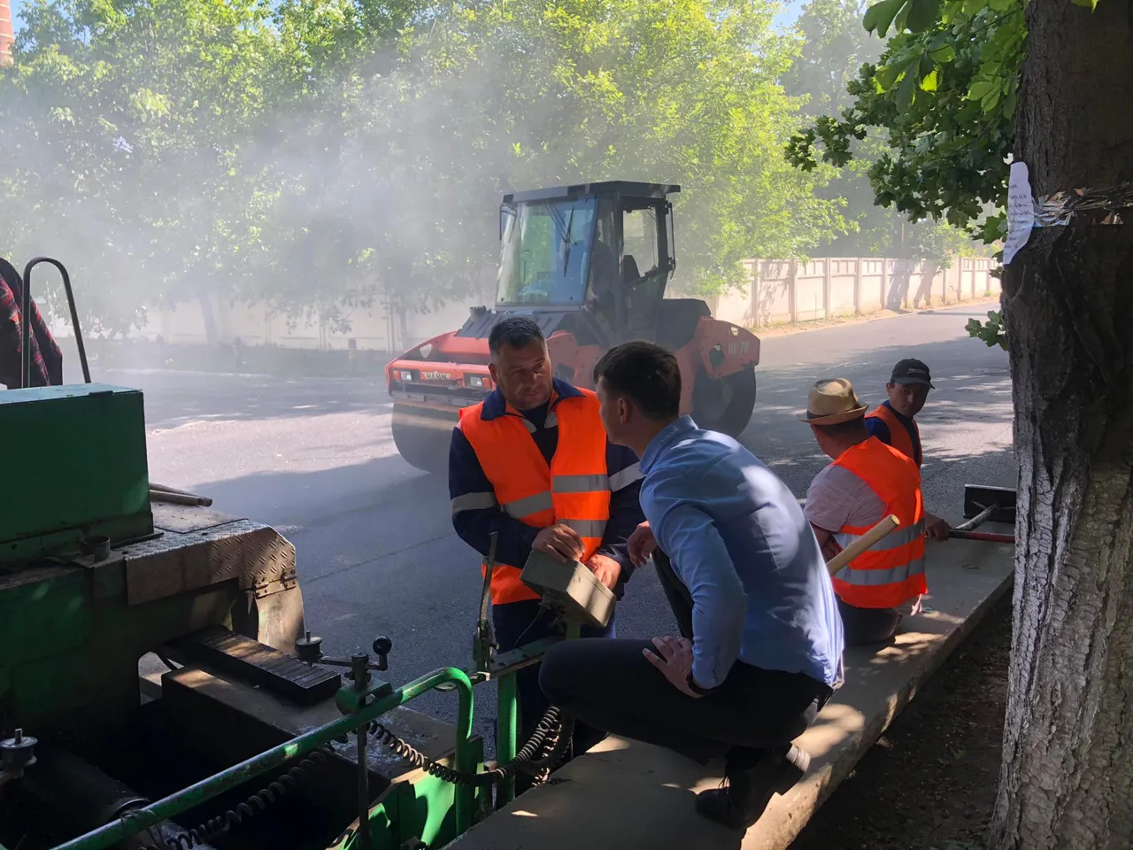 В столичном секторе Ботаника продолжаются работы по капитальному ремонту дороги