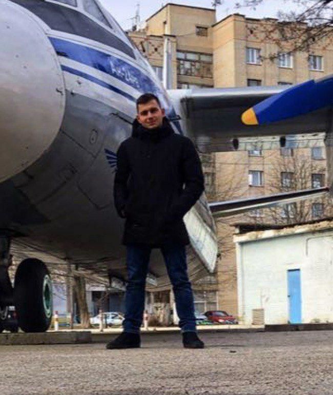 Родные и друзья размещают в Сети фотографии погибших в авиакатастрофе ребят