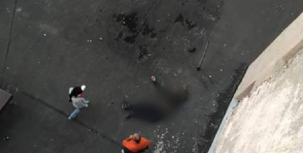 На крыше пристройки в столице найдено тело мужчины