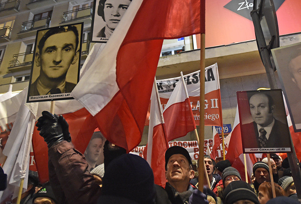 В Варшаве около 30 тысяч человек вышли на марш протеста