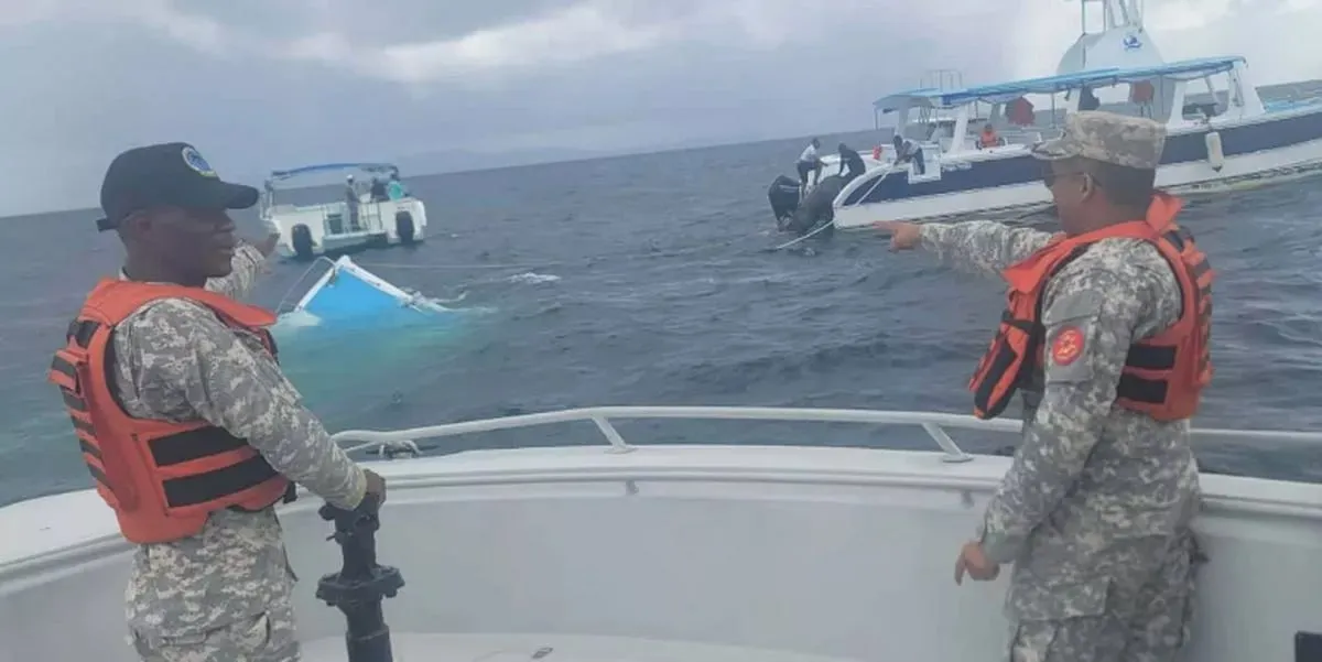 Круиз превратился в кошмар: туристы прыгали в море, спасаясь с тонущего корабля