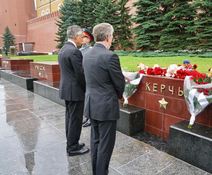 Советник Трампа помянул погибших в Керчи и Немцова