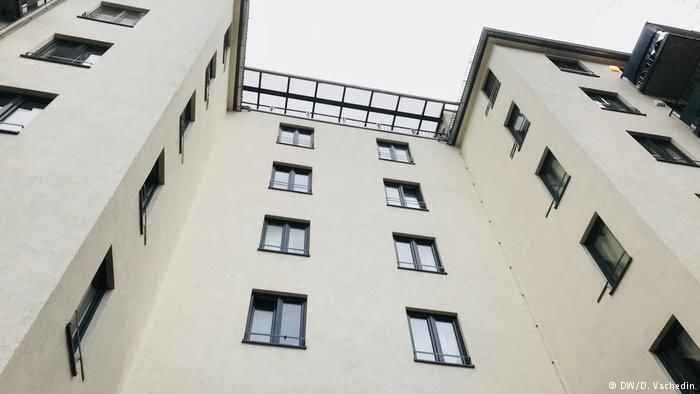 О жизни в берлинском общежитии для ЛГБТ-беженцев рассказал Алик из Кишинева