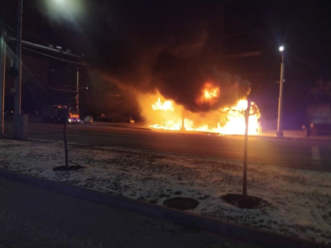 В Кишиневе ночью сгорела остановка с магазином