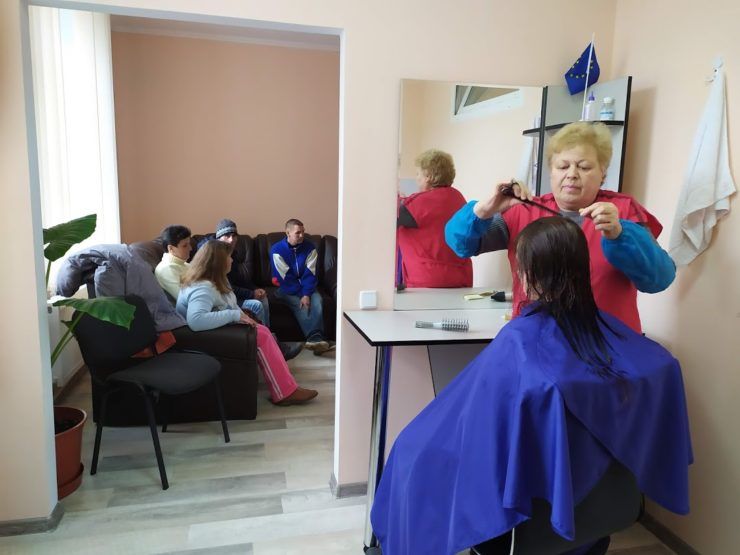 В Унгенах открыт Центр, где бездомные могут принять душ и получить обед