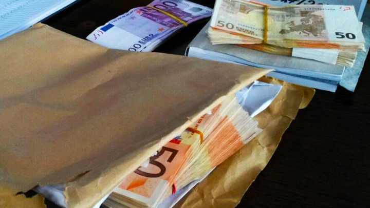 A încercat să scoată din Republica Moldova 37.000 de euro; Cum a fost prinsă o tânără la Vama Albiţa