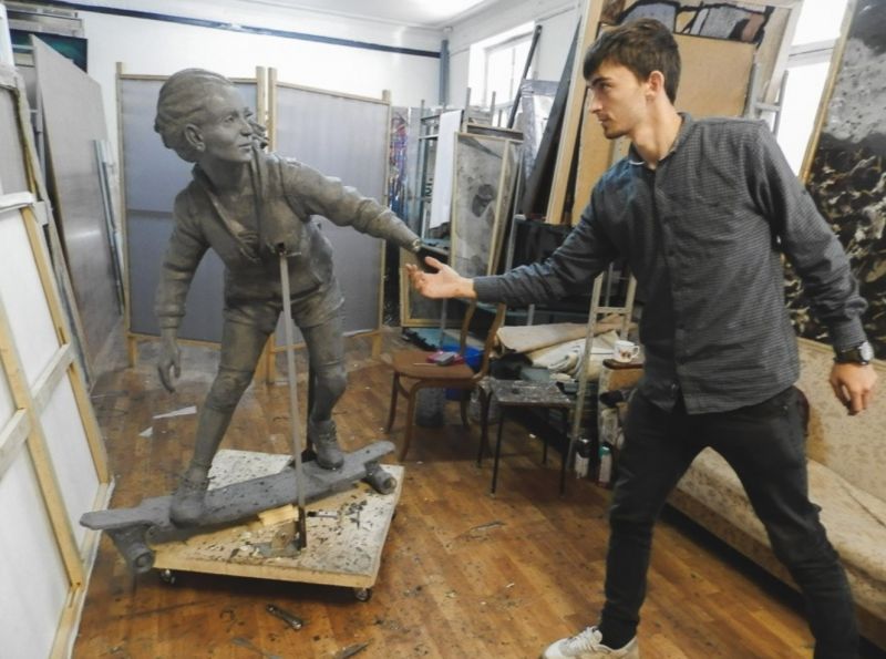 După cei doi îndrăgostiți de pe pietonală, în Chișinău mai apare o sculptură