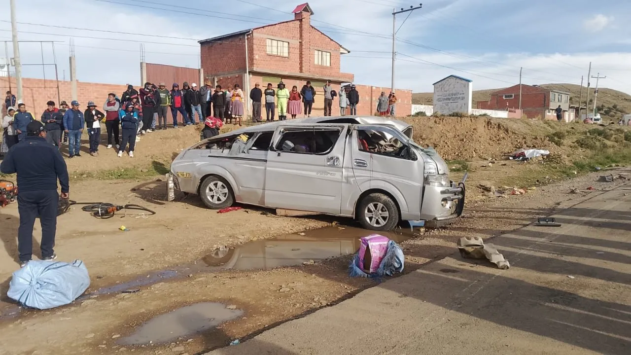 Accident în Bolivia cu implicarea unui microbuz: 13 persoane au murit