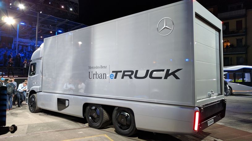 Mercedes начнет продажи сенсационного электрогрузовика