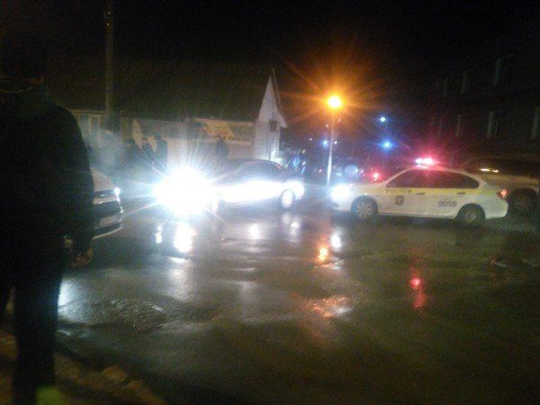 В Комрате водитель сбил маму с маленьким ребенком на переходе
