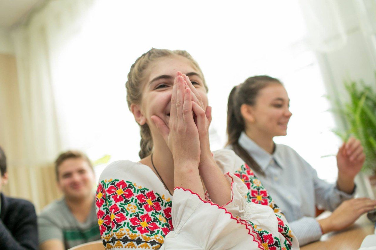 Плахотнюк наградил первого победителя конкурса «Самый любимый из учителей»