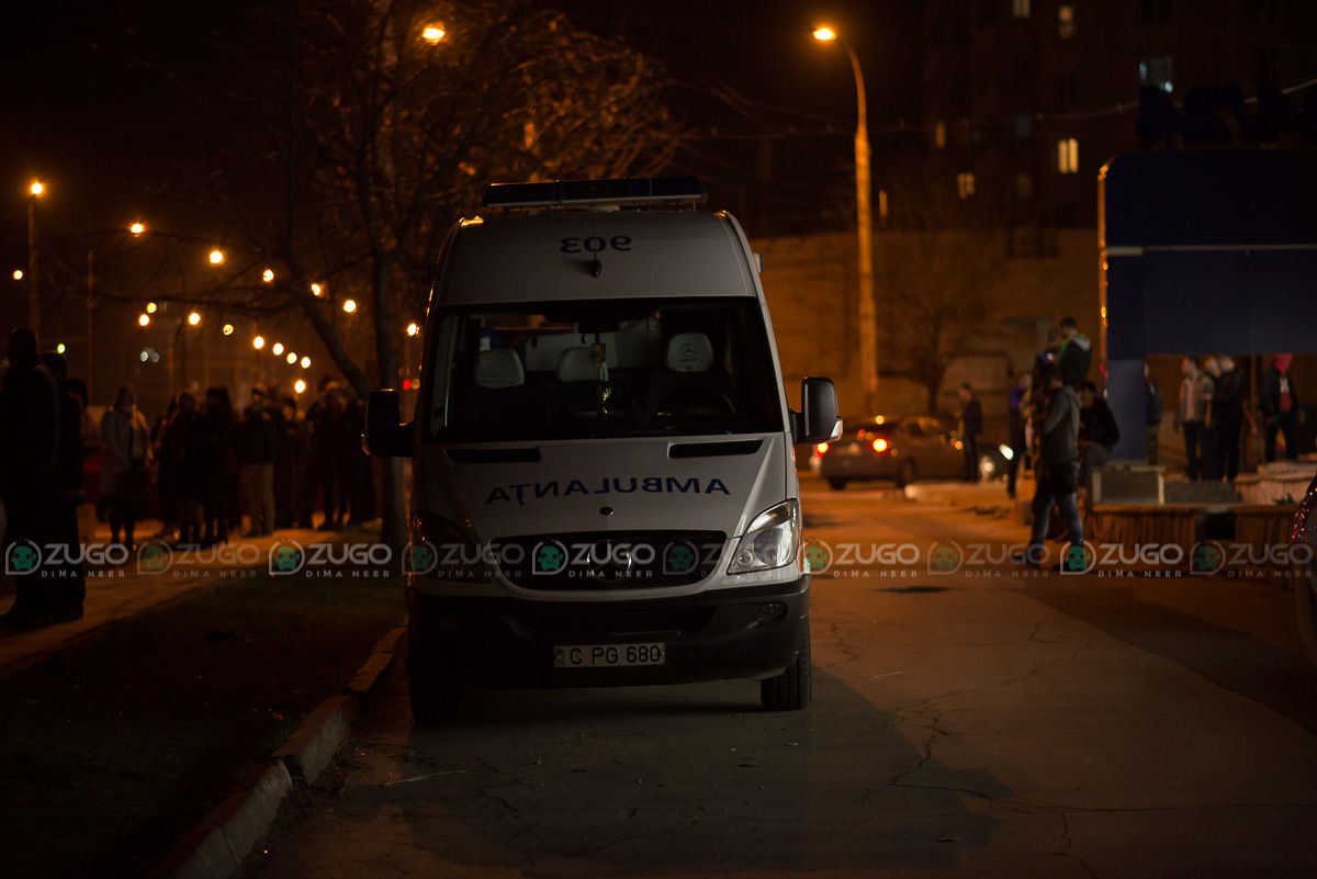 Подростка на крыше отеля Național искали пожарные и полиция