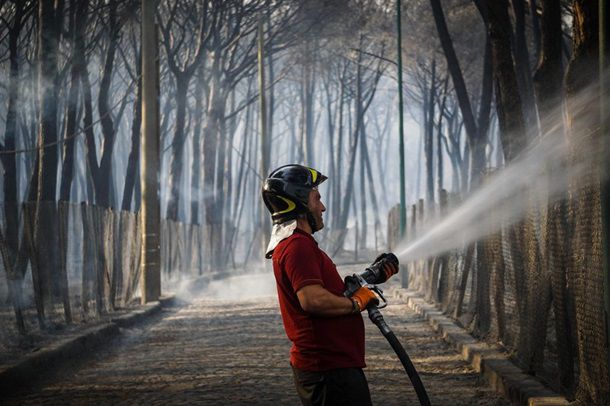 В Италии горят склоны вулкана Везувий: началась эвакуация