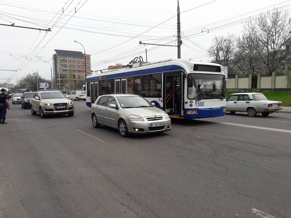 На Буюканах троллейбус сбил 10-летнюю девочку