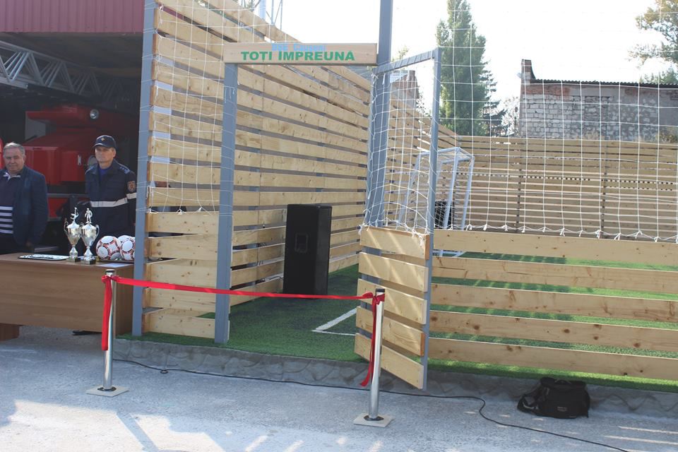 В Каушанах состоялось открытие поля для мини-футбола
