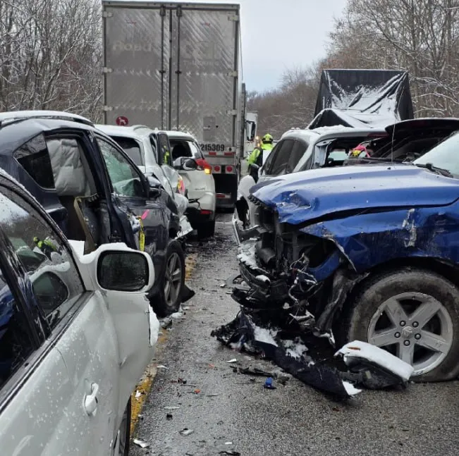 В США произошла массовая авария с участием более 40 автомобилей