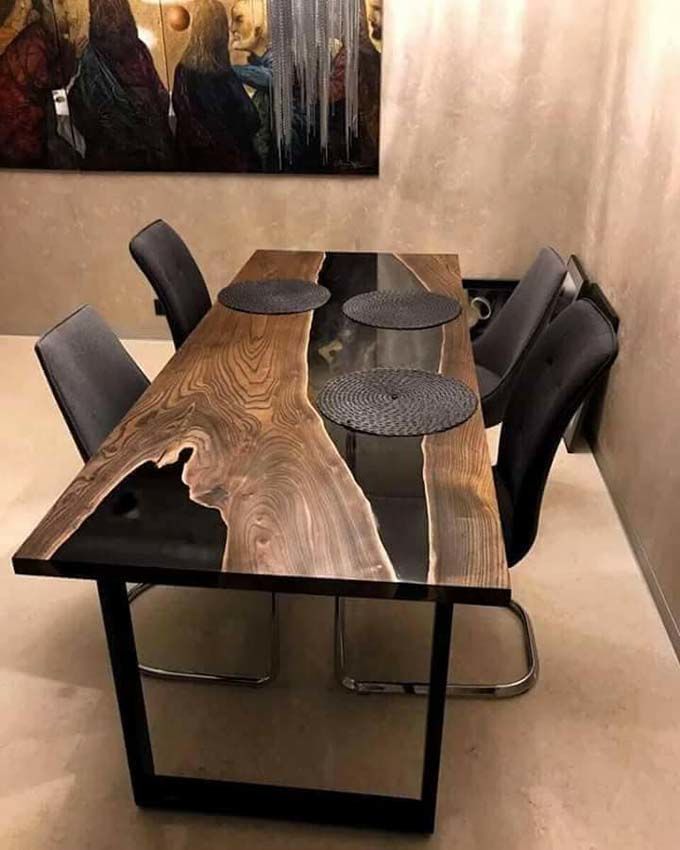 Прикованный к коляске мужчина из Молдовы создает уникальные 3D-столы из дерева и стекла