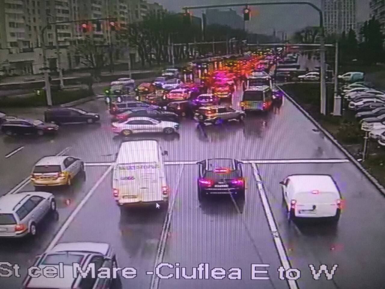InfoTrafic 17:00: Harta ambuteiajelor din Capitală. Străzi de evitat
